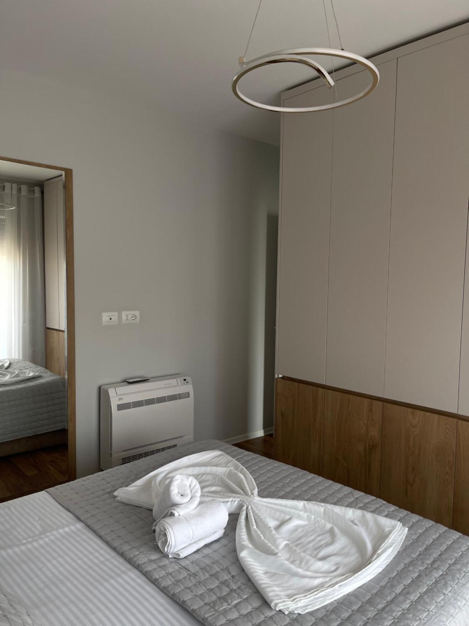 New Bazaar, Grand Apartment Tirana Kültér fotó